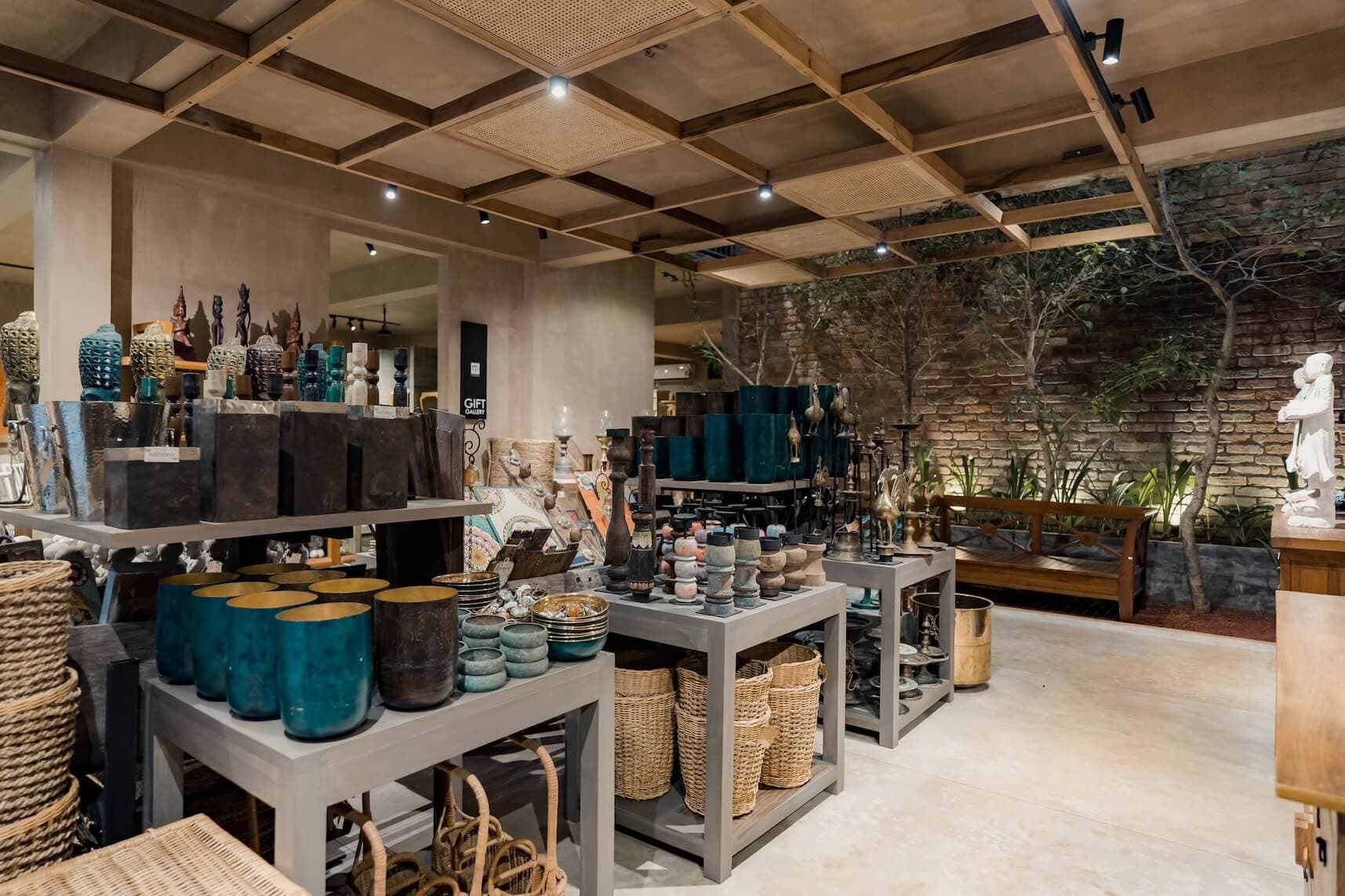 Aalindaya Traditions store display